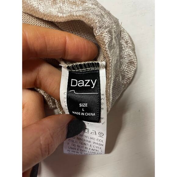 Womens Dazy Crushed Velvet Top Sz L Whimsical Holiday Short Sleeve Gold T Shirt - Picture 11 of 12